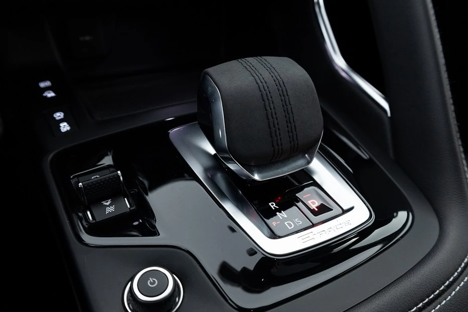 Jaguar E-PACE – foto 35