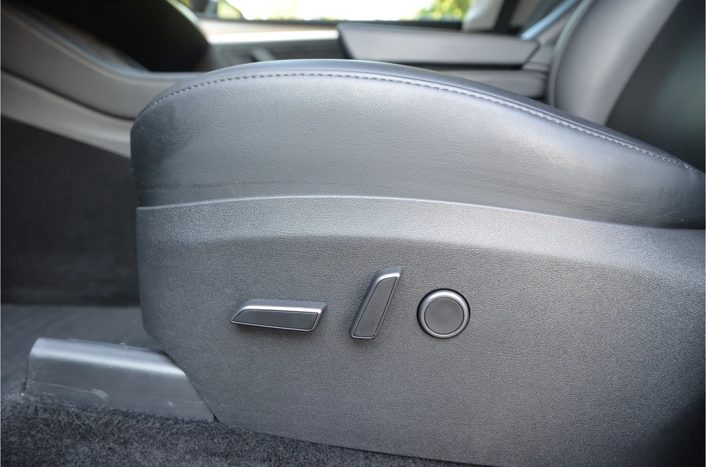 Tesla Model Y – foto 8
