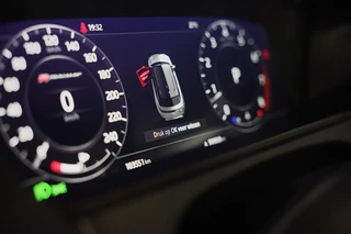 Land Rover Range Rover Velar – thumbnail 25