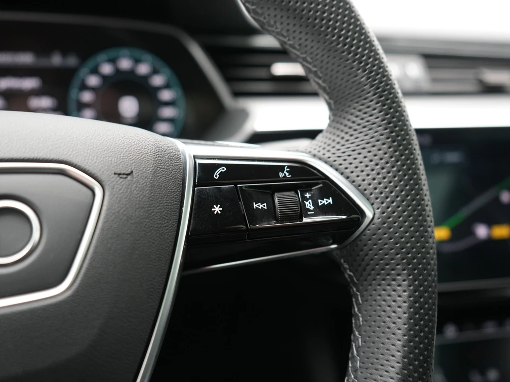 Audi Q8 Sportback e-tron – foto 30