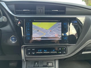 Toyota Auris – thumbnail 9