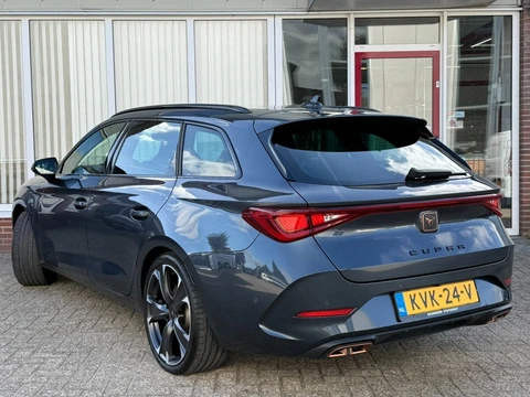 CUPRA Leon Sportstourer 1.4 E-Hybrid VZ Business 245 PK I Stoel/stuurverwarming I Carplay I Camera I Elektrische achterklep I