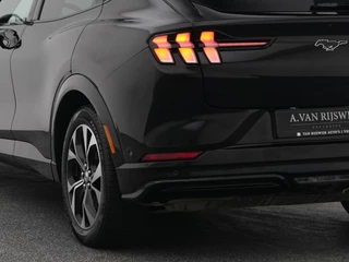 Ford Mustang Mach-E – thumbnail 5