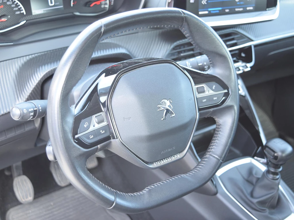 Peugeot 208 – foto 8