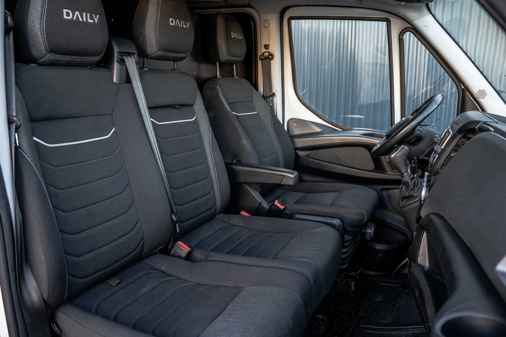 Iveco 35S14 | 3-Zits | 1e Eigenaar | 3.5T Trekgewicht | Cruise | Navi | open laadbak 3.42M | Climatronic – foto 12