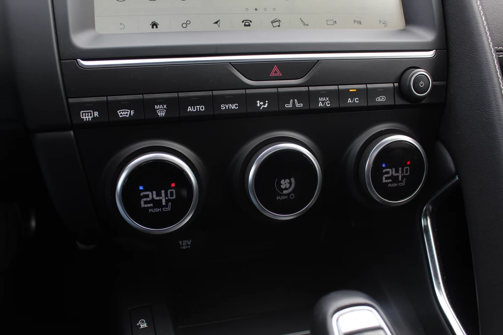 Jaguar E-PACE – foto 28