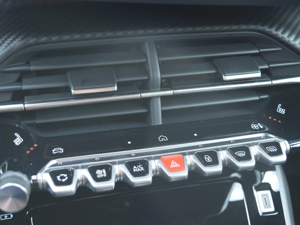 Peugeot e-2008 – foto 14