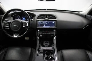 Jaguar XE – thumbnail 11