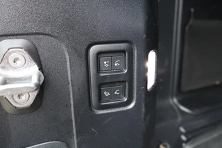 Land Rover Defender – thumbnail 19