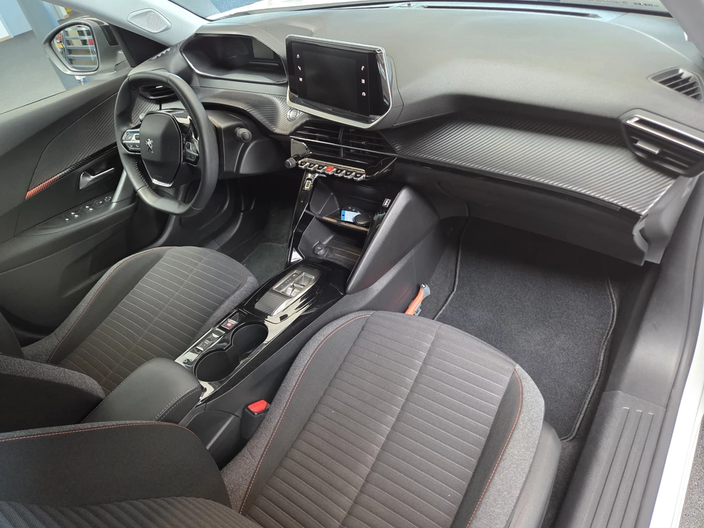 Peugeot e-2008 – foto 18