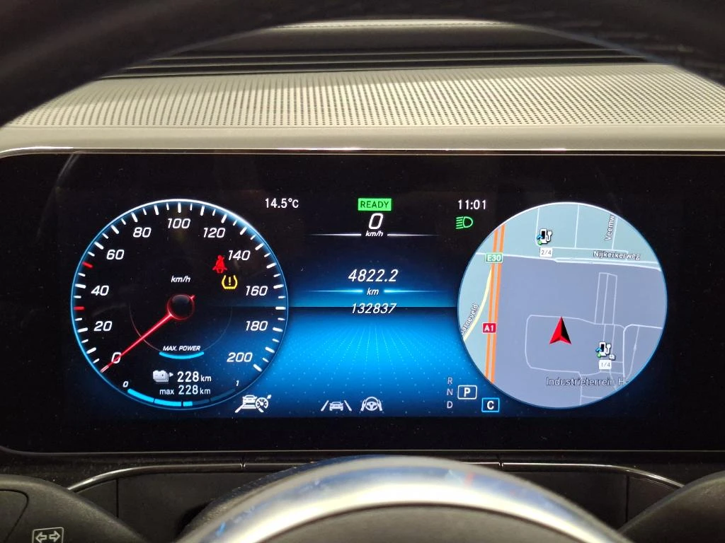 Mercedes-Benz EQC – foto 23