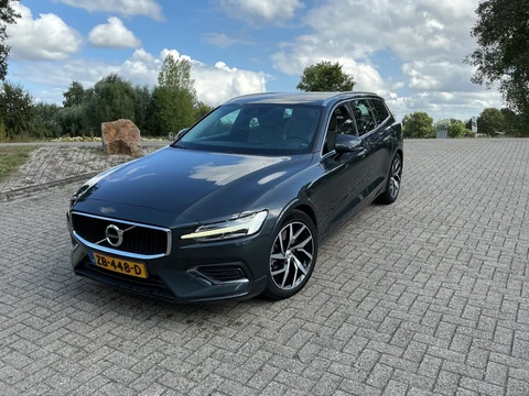 Volvo V60 2.0 T5 MOMENTUM