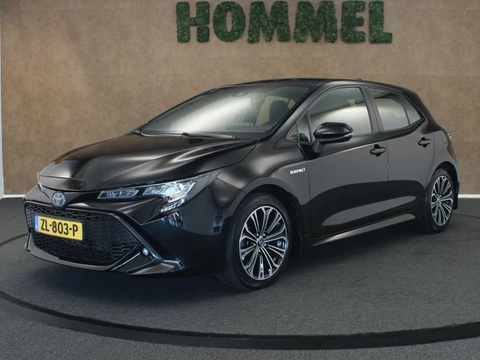 Toyota Corolla 2.0 Hybrid First Edition - ORIGINEEL NEDERLANDSE AUTO -ACHTERUITRIJCAMERA - AUTOMATISCHE AIRCO - NAVIGATIESYSTEEM FULL MAP - ADAPTIEVE CRUISE CONTROL - RIJSTROOKSENSOR MET CORRECTIE - VERKEERSBORDDETECTIE - LED KOPLAMPEN - GROOTLICHTASSISTENT - KEYLESS START - LICHTMETALEN VELGEN 17" - ELEKTRISCH INKLAPBARE BUITENSPIEGELS - VERMOEIDHEIDSHERKENNING - DAB ONTVANGER - SPRAAKBEDIENING