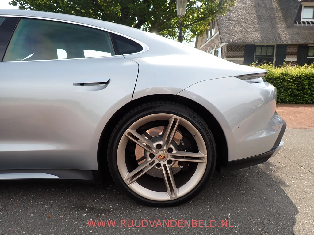 Porsche Taycan – foto 9