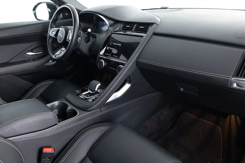 Jaguar E-PACE – foto 9