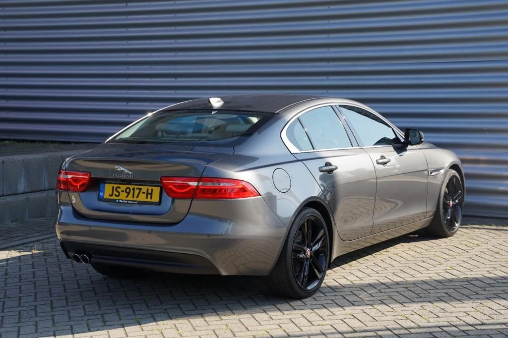 Jaguar XE – foto 5