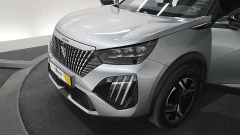 Peugeot 2008 PureTech 130 EAT8 GT | 360 Camera | Adaptieve Cruise Control | Dodehoekdetectie | Apple Carplay