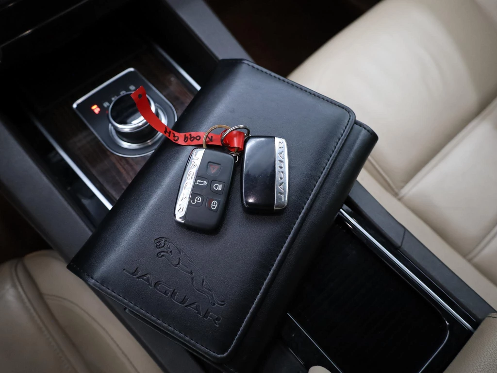 Jaguar F-PACE – foto 15