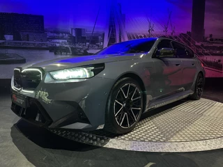 BMW M5 – thumbnail 4