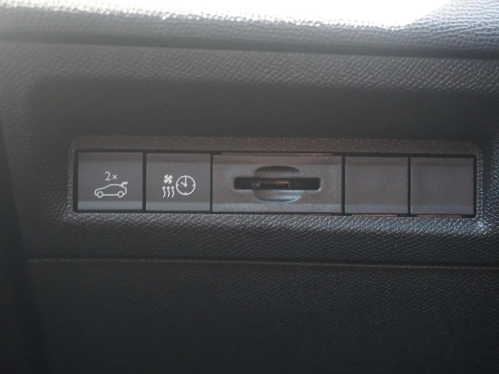 Peugeot e-308 – foto 15