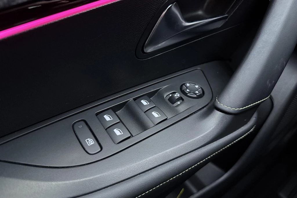 Peugeot e-2008 – foto 17