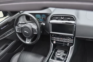 Jaguar XE – thumbnail 18