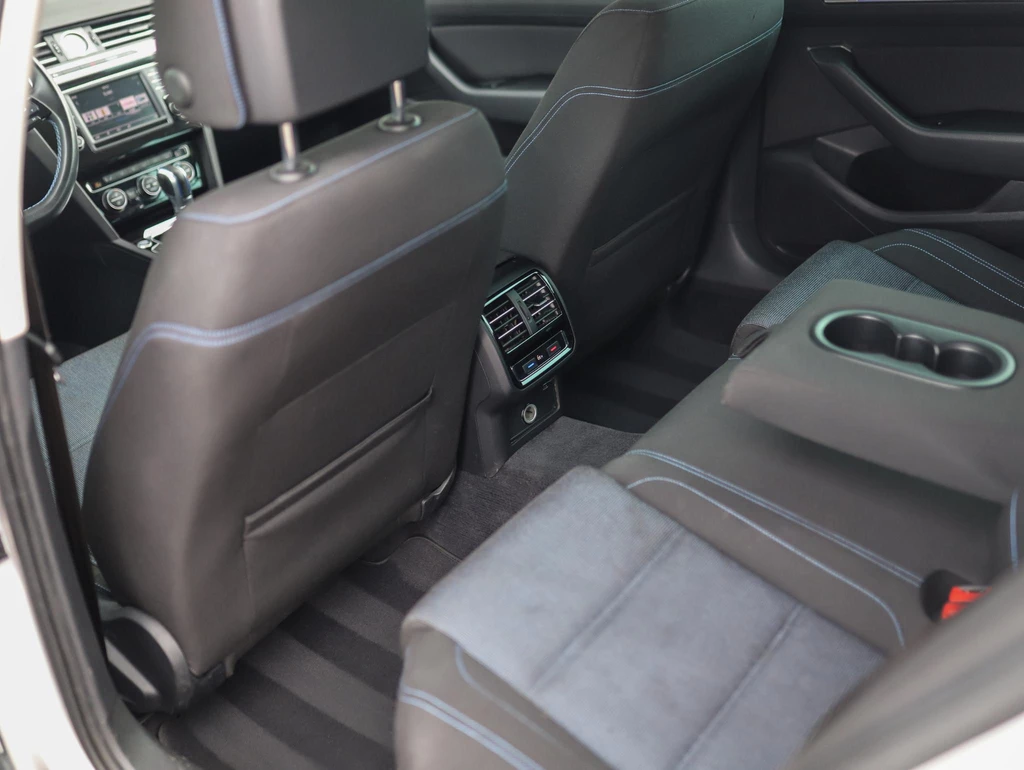 Volkswagen Passat – foto 29