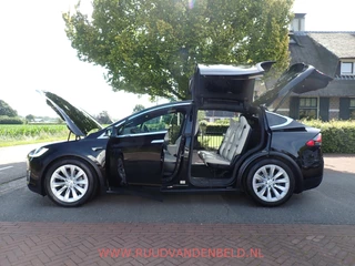 Tesla Model X – thumbnail 2