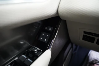 Land Rover Range Rover Velar – thumbnail 9