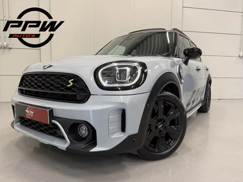 MINI Countryman 2.0 Cooper SE ALL4 Untamed PANO/H&K/SOH 92%/HEAD-UP/CAMERA/18"BLACK/MEMORY/SFEER/UNION-FLAG A.LICHTEN/UNIEKE AUTO, ALLE EXTERIEUR ACCENTEN BLACK ALL BLACK INCL. BELTLINE EN VELGEN BLACK/MOMENTUM-GREY