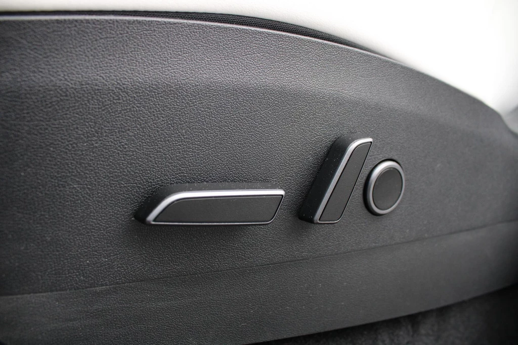 Tesla Model Y – foto 15