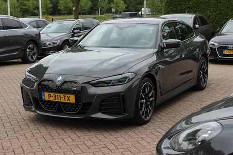 BMW i4 M50 High Executive 84 kWh / SoH 96,6% / 360Camera / Head-up / Leder / Carbon intr.+extr. / 19'' / CarPlay / Stoelverwarming / Dodehoek / DAB / Cruise Control Adaptief