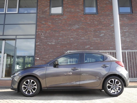 Mazda 2 1.5 Skyactiv-G Dynamic+ | Cruise control | Trekhaak | Airco | Lichtmetalen velgen | 5 deurs | Navigatiesysteem | Elektrische ramen