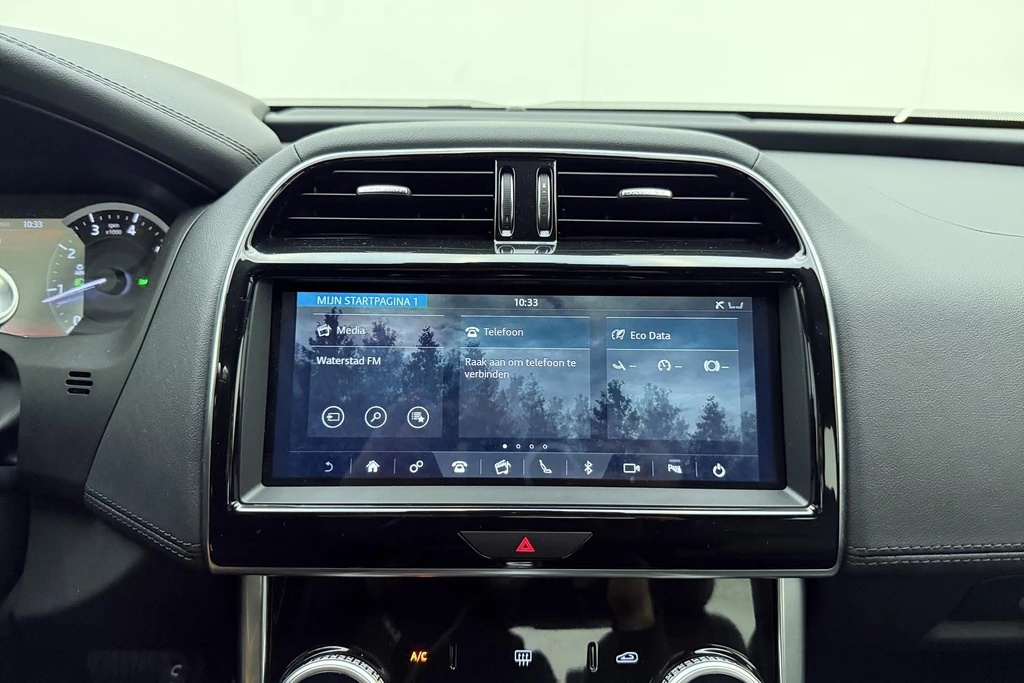 Jaguar XE – foto 26