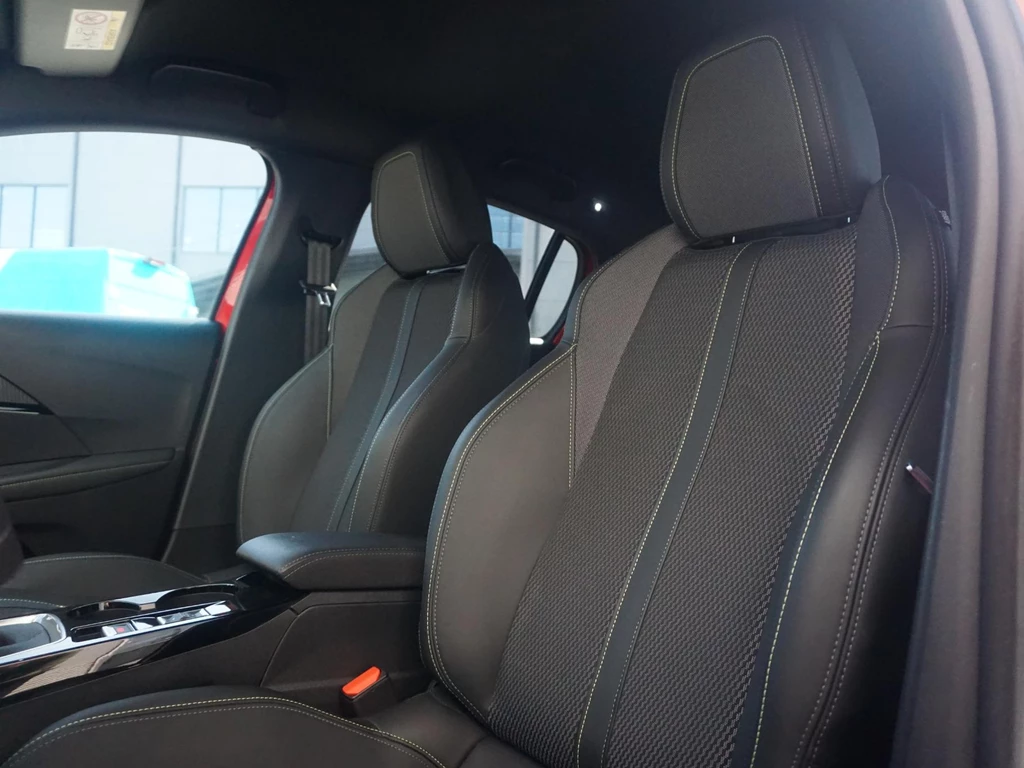 Peugeot 208 – foto 10