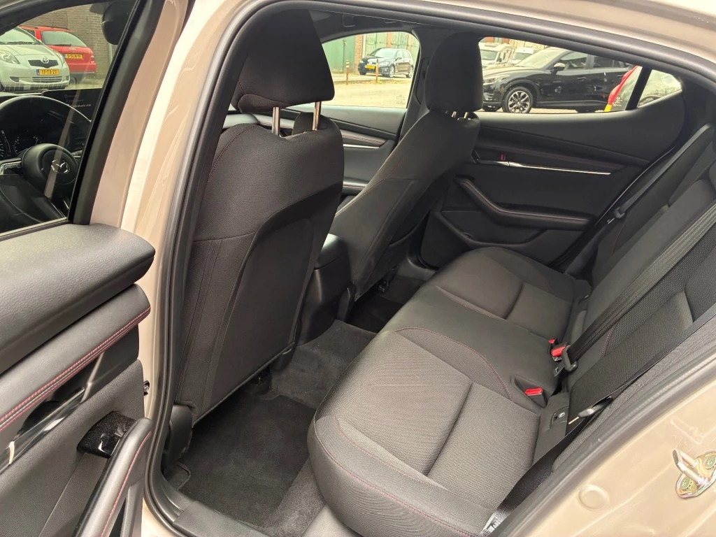 Mazda 3 – foto 11