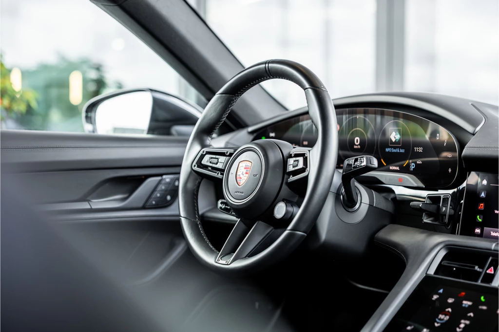 Porsche Taycan – foto 15