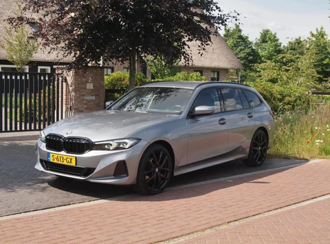BMW 3-serie Touring 318i | Virtual Cockpit | Facelift Model | Apple Carplay | 19 Inch | NL-Auto |