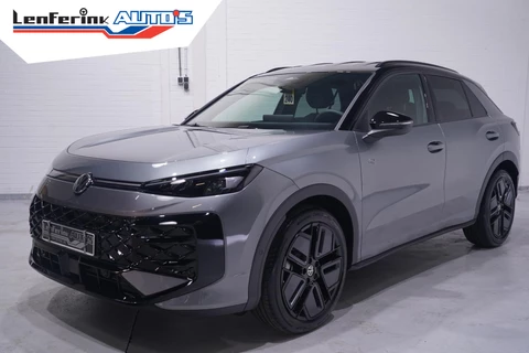 Volkswagen T-Roc R-Line First Edition IQ.light Apple Carplay Black style Stoel-/stuur verwarming 19 Inch Camera R-Line interieur