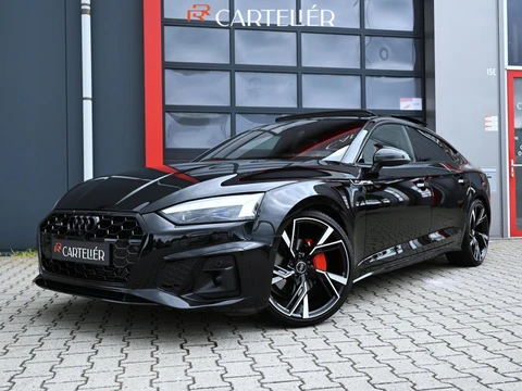 Audi A5 Sportback 40 TFSI S-Line Quattro Competition 204 PK | Pano | Leder | B&O | ACC | Matrix Laser Led | Head-Up | Digital Dash | Camera | Ambient+ | Carplay | Trekhaak | Stoelverwarming Voor & Achter | Stuurwielverwarming | Keyless | Dodehoek detectie