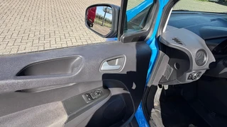 Ford Transit Courier – thumbnail 17