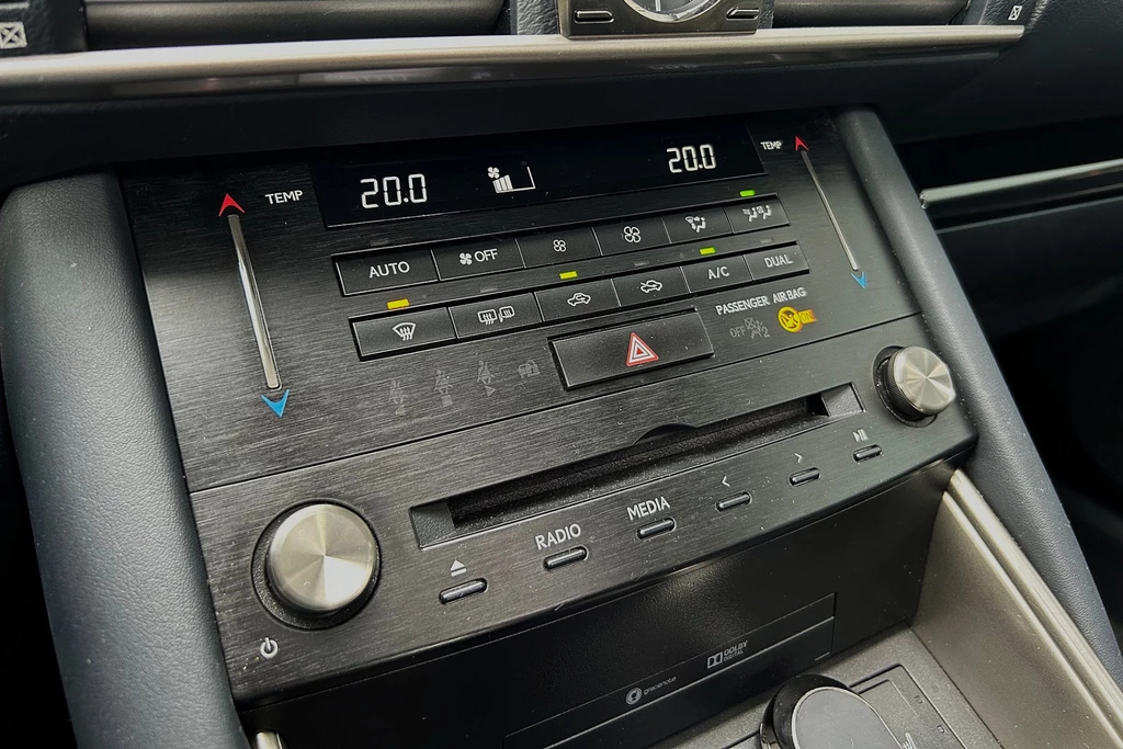 Lexus IS – foto 19