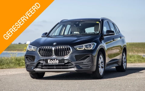 BMW X1 xDrive25e Executive BEIGE LEER / CAMERA / CARPLAY / HEAD UP DISPLAY / LED / CRUISE CONTROLE / STOELVERWARMING