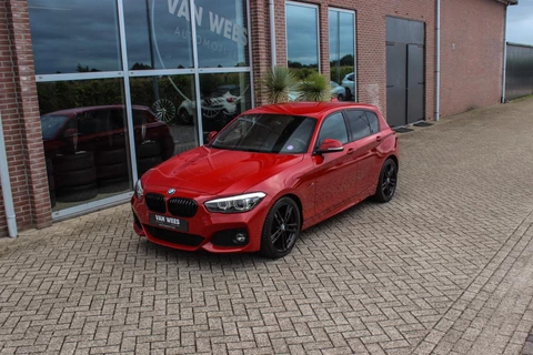 BMW 1-serie 118i Edition M Sport Shadow High Executive LCI 2 | M-pakket | Shadow-line | Facelift | 18 inch | LED | Stoelverwarming | PDC | Navi