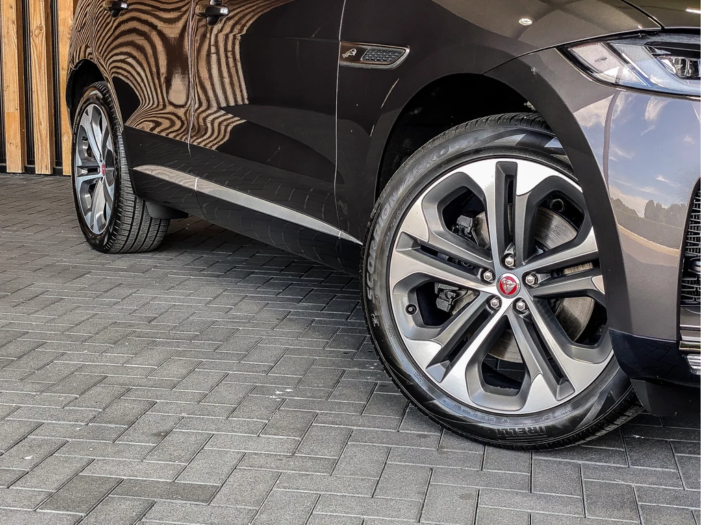 Jaguar F-PACE – foto 32