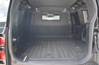 Land Rover Defender – thumbnail 6