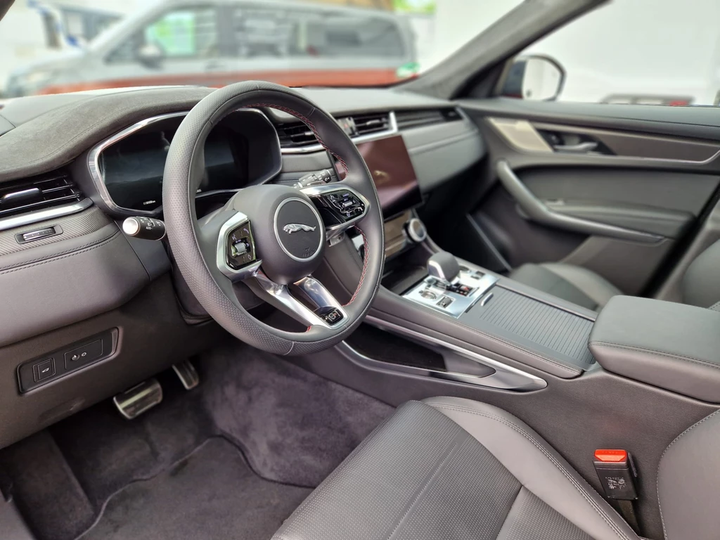 Jaguar F-PACE – foto 6