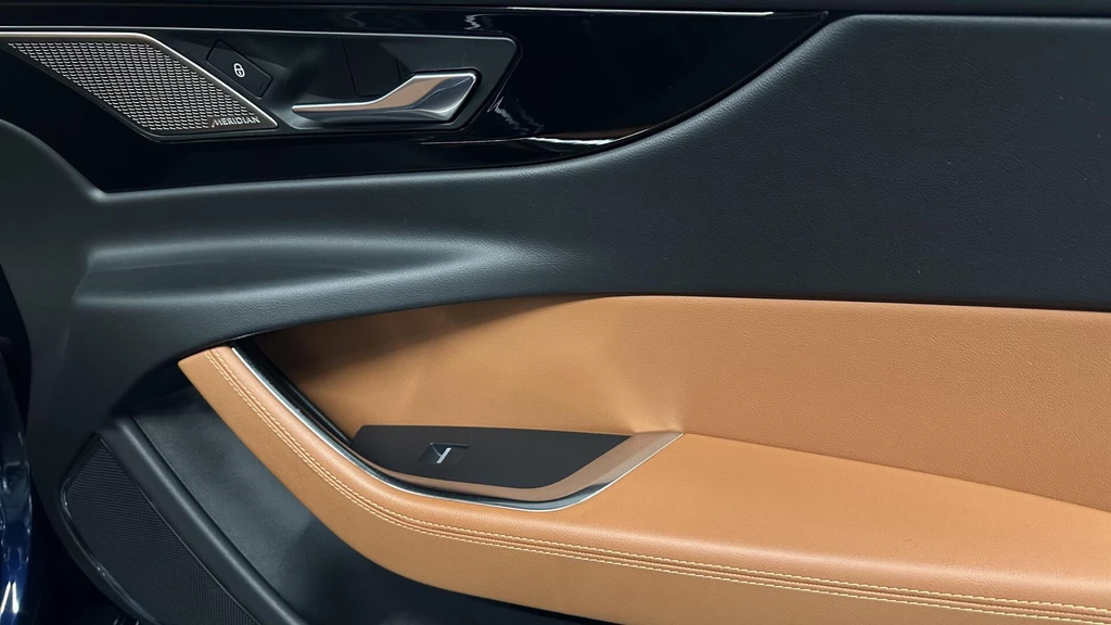 Jaguar XE – foto 22
