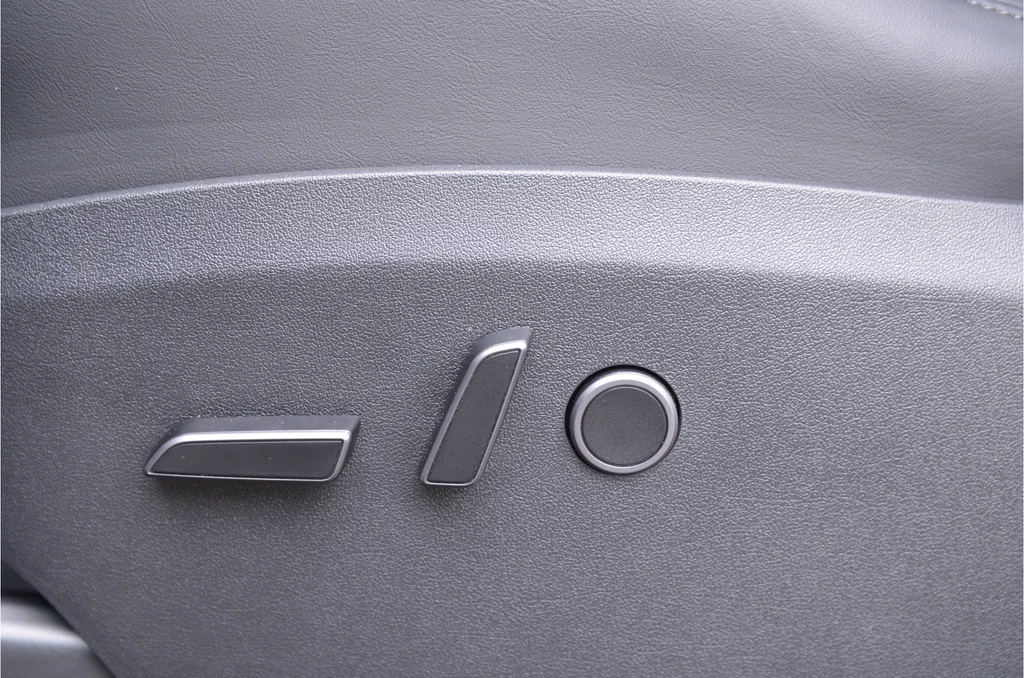Tesla Model Y – foto 8