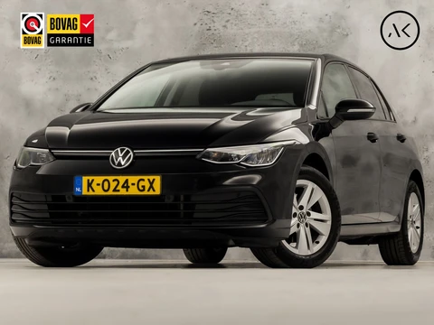 Volkswagen Golf 1.5 TSI Sport (4 CILINDER, APPLE CARPLAY, GROOT NAVI, STUUR/STOELVERWARMING, KEYLESS, GETINT GLAS, SPORTSTOELEN, PARKEERSENSOREN, SFEERVERLICHTING, NIEUWSTAAT)